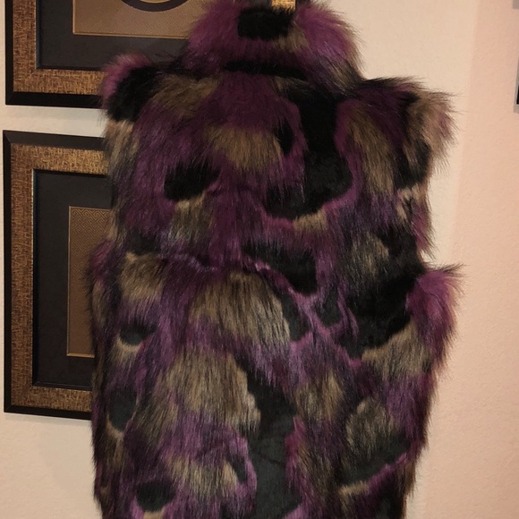 Cute faux fur vest just in time for fall! - Picture 4 of 4